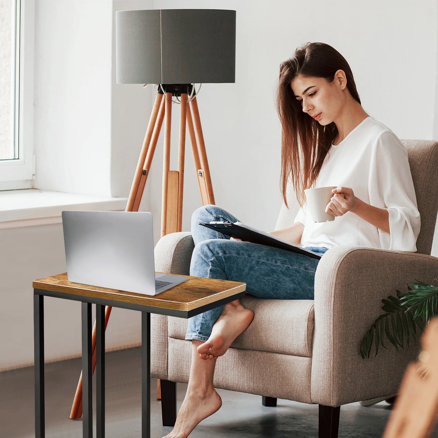 C-Shaped Side Table Laptop Sofa Table – Small Corner Coffee/Bedside Snack Table for Living Room