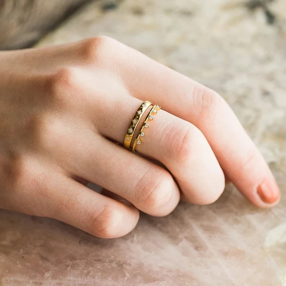 Elegant Women’s Ring with Shiny CZ Stone – Simple Sparkling Fashion Jewellery Gift