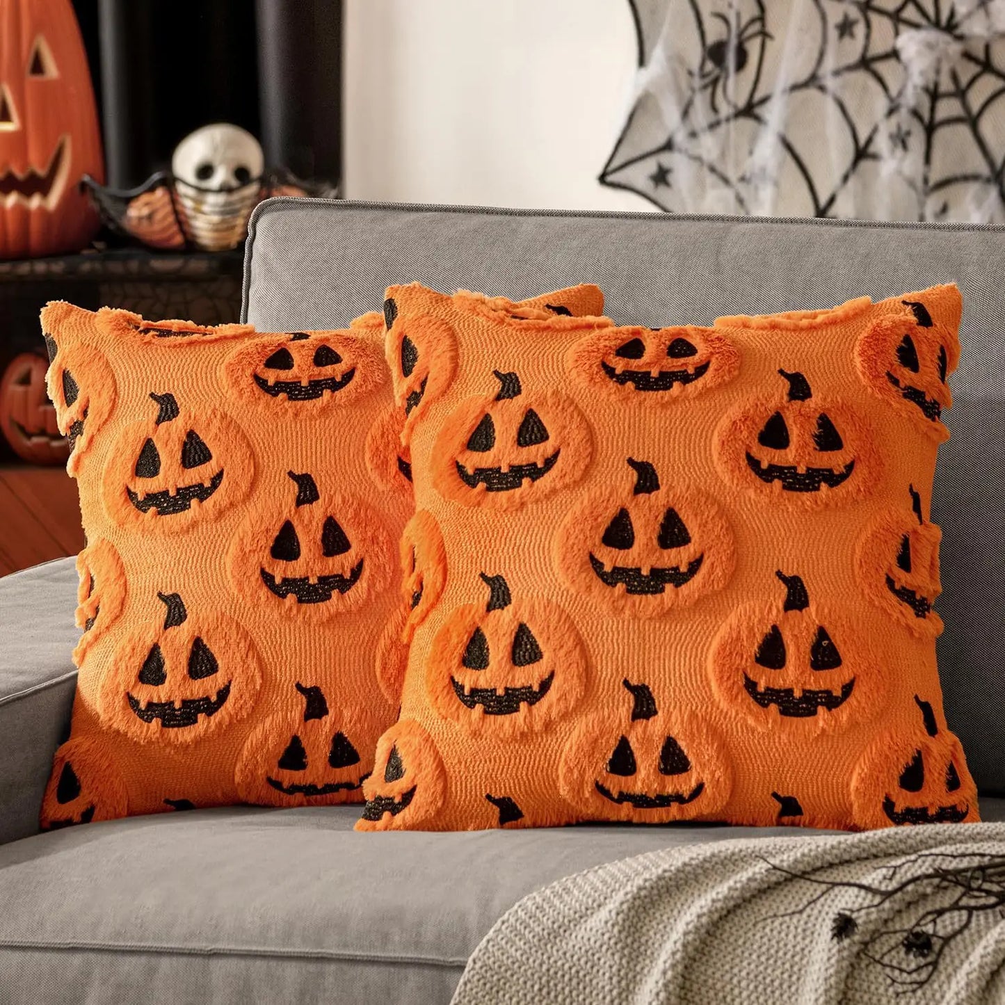 2pcs Ghost Throw Pillow Covers 45×45cm – Spooky Soft Faux Fur Décor